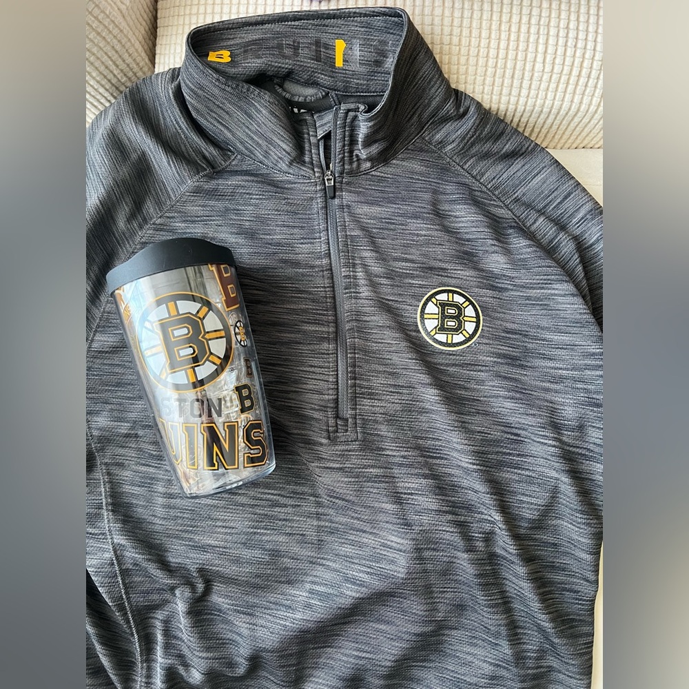 Bruin’s Gray Quarter-Zip and Tervis cup